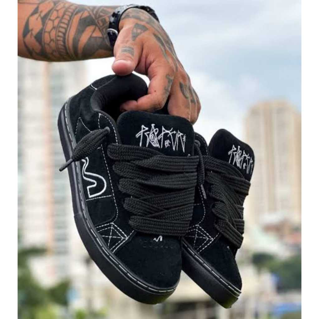 Sneaker street style